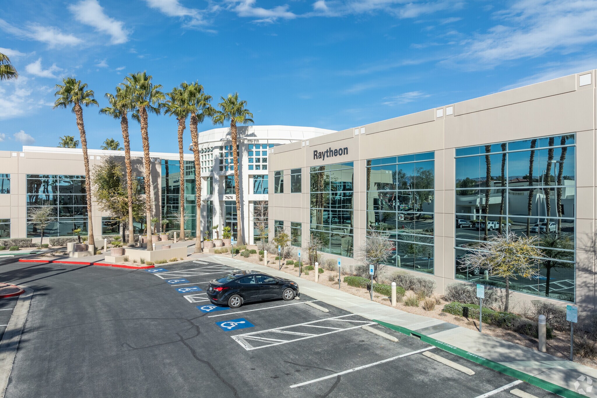 7674 W Lake Mead Blvd, Las Vegas, NV à louer Photo principale– Image 1 sur 7