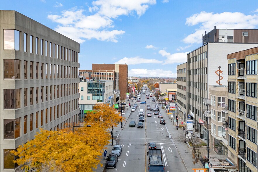 5843-5847 Ch De La Côte-Des-Neiges, Montréal, QC à louer - Photo de l’immeuble – Image 3 sur 14