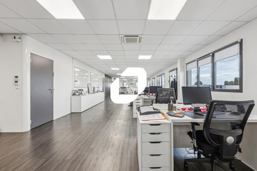 Bureau dans Neuilly-Plaisance à vendre - Photo intérieure – Image 2 sur 13