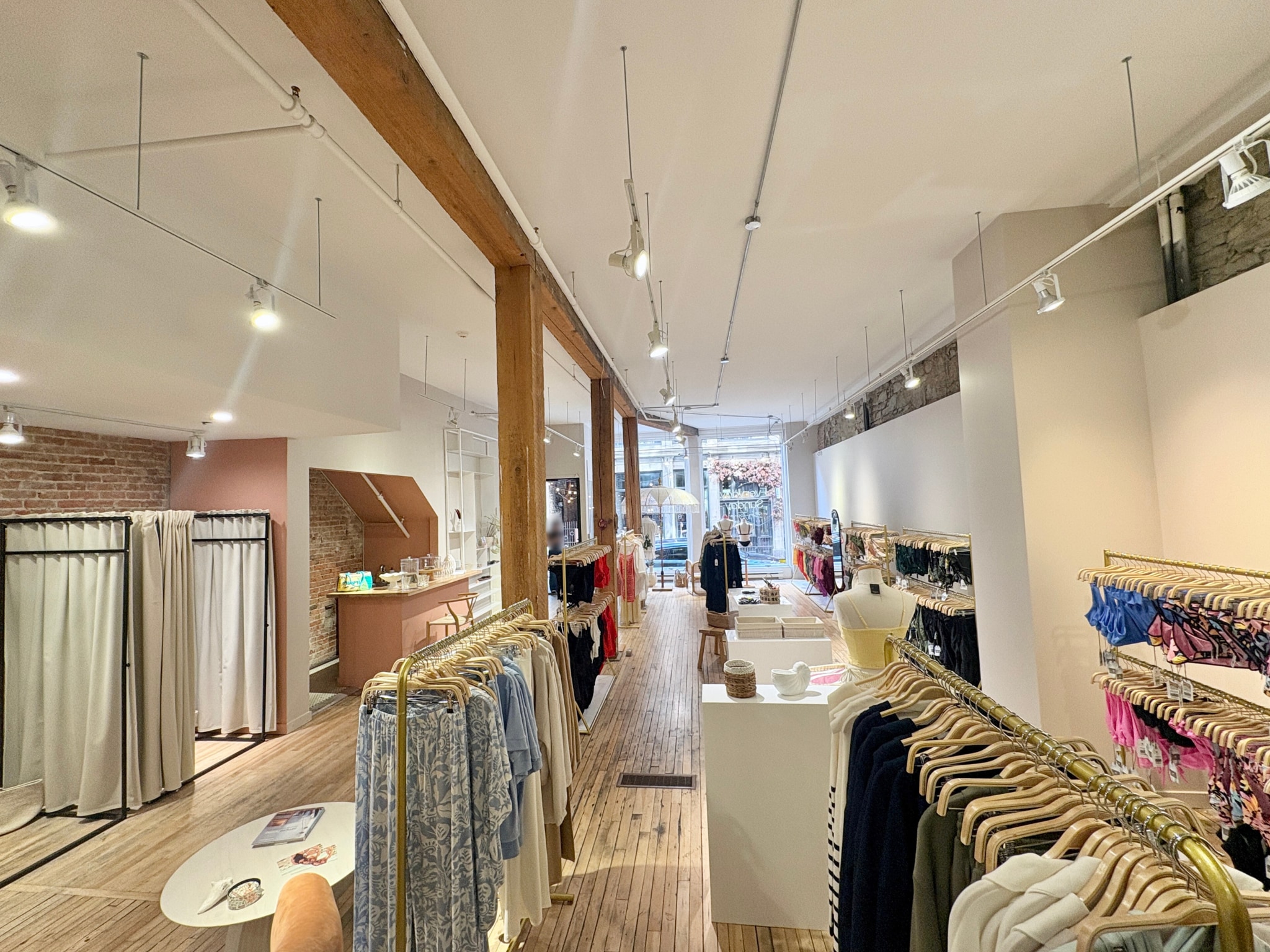 377 Rue Saint-Paul O, Montréal, QC à louer Photo intérieure– Image 1 sur 8
