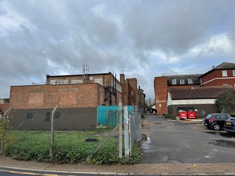 116-118 High St, Hornchurch à louer - Photo de l’immeuble – Image 3 sur 6