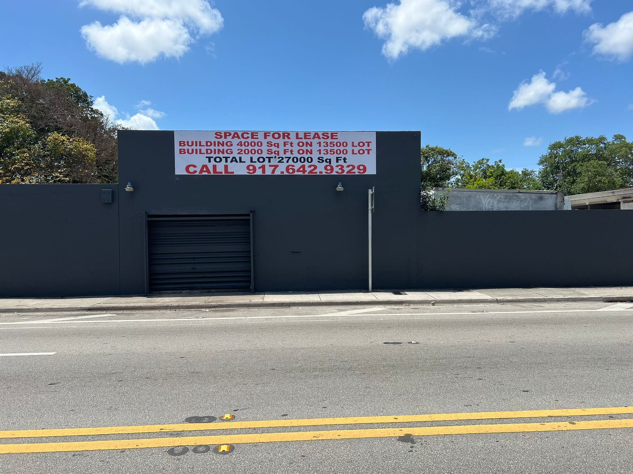 570 NW 54th St, Miami, FL à louer Photo de l’immeuble– Image 1 sur 13