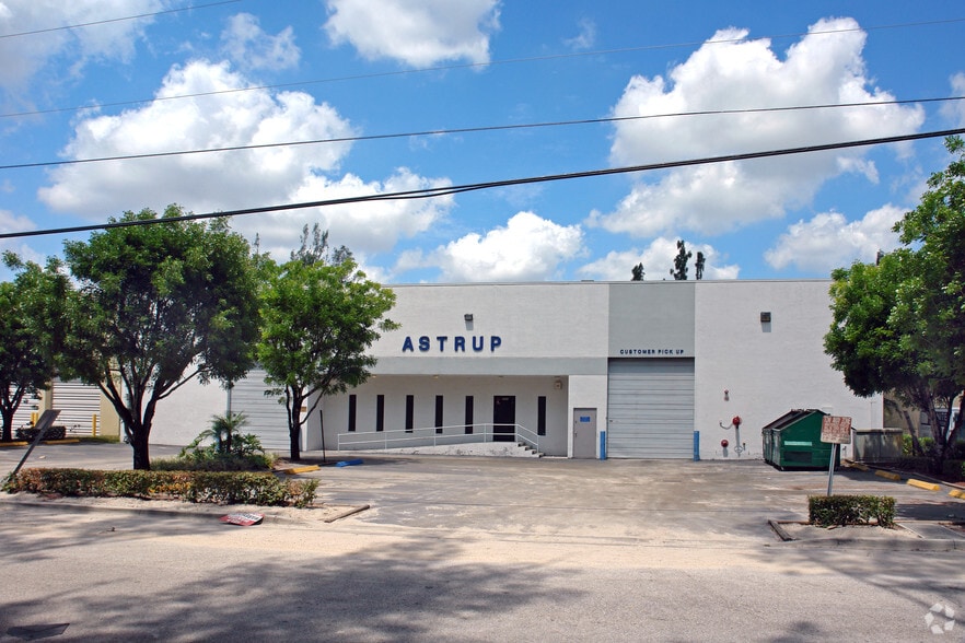 2281 NW 95th Ave, Doral, FL à louer - Photo de l’immeuble – Image 2 sur 11