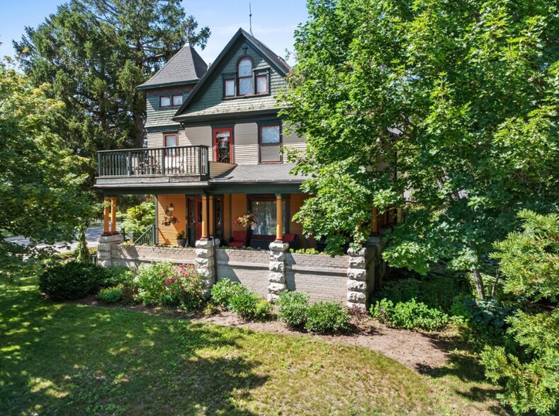 908 Michigan St, Sturgeon Bay, WI à vendre - Photo de l’immeuble – Image 3 sur 52