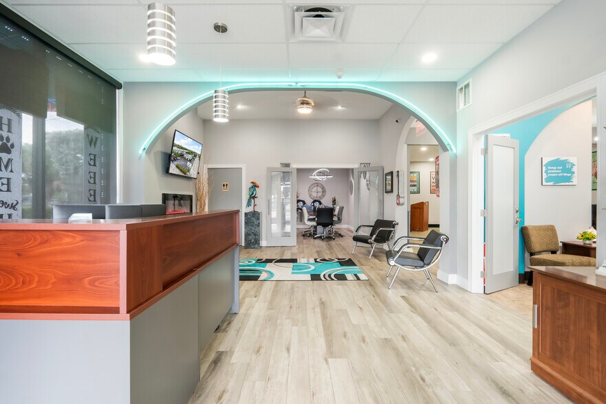 Bureau dans Pembroke Pines, FL à vendre - Photo de l’immeuble – Image 1 sur 22