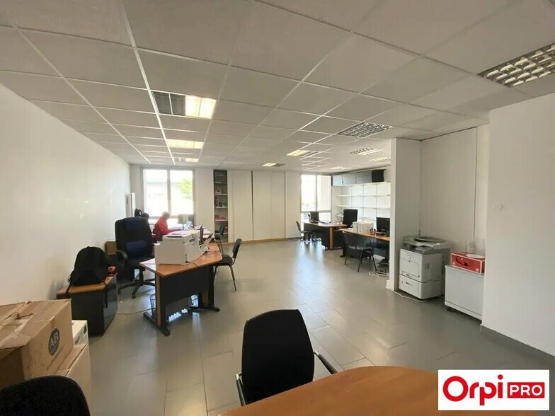 Bureau dans Chilly-Mazarin à louer - Photo de l’immeuble – Image 1 sur 6