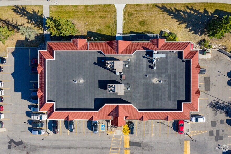 60 Crowfoot Cres NW, Calgary, AB à louer - Aérien – Image 2 sur 2