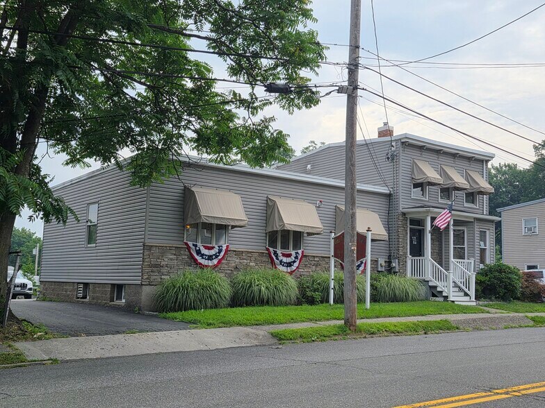 45 Quassaick Ave, New Windsor Township, NY à vendre - Photo de l’immeuble – Image 2 sur 33