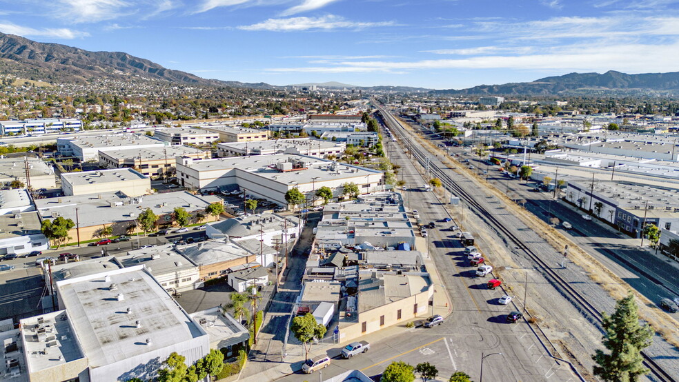 3226 N San Fernando Blvd, Burbank, CA à vendre - Photo de l’immeuble – Image 2 sur 32
