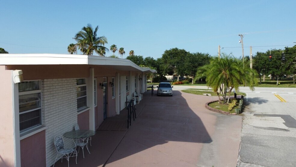 1275 N Banana River Dr, Merritt Island, FL à vendre - Photo de l’immeuble – Image 3 sur 38