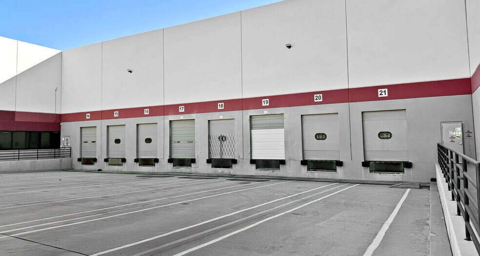 2021 E Jones Ave, Phoenix, AZ à louer - Photo de l’immeuble – Image 3 sur 12
