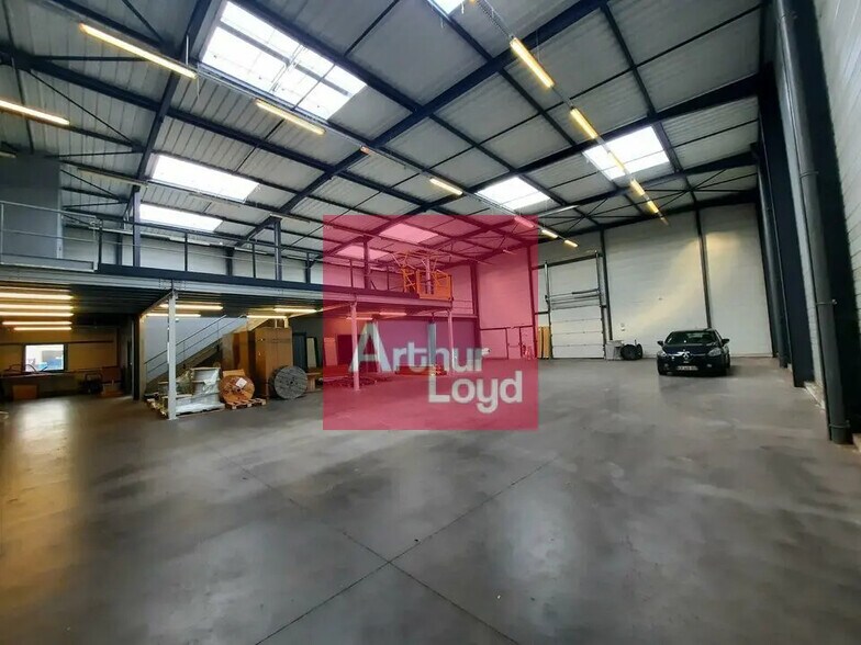 Industriel/Logistique dans Clermont-Ferrand à louer - Photo de l’immeuble – Image 2 sur 10