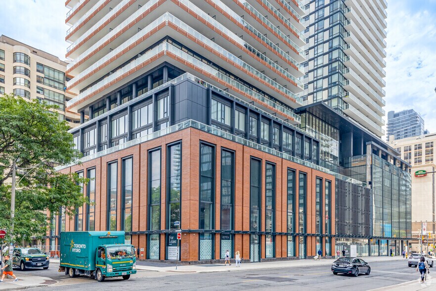 501 Yonge St, Toronto, ON à vendre - Photo de l’immeuble – Image 2 sur 9