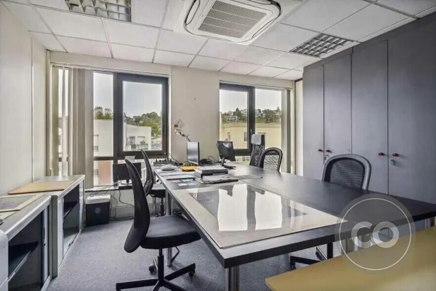 Bureau dans Issy-les-Moulineaux à vendre - Photo de l’immeuble – Image 3 sur 9