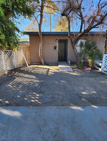 2117 Donna St, North Las Vegas, NV à vendre - Photo de l’immeuble – Image 2 sur 39
