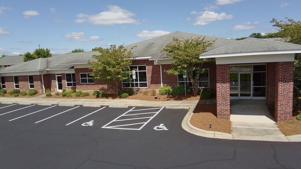 1025 Vinehaven Dr NE, Concord, NC à louer - Photo de l’immeuble – Image 2 sur 5