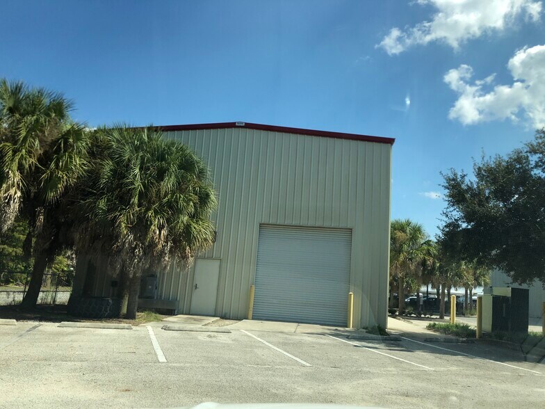 14129 Beach Blvd, Jacksonville, FL à louer - Photo de l’immeuble – Image 2 sur 2