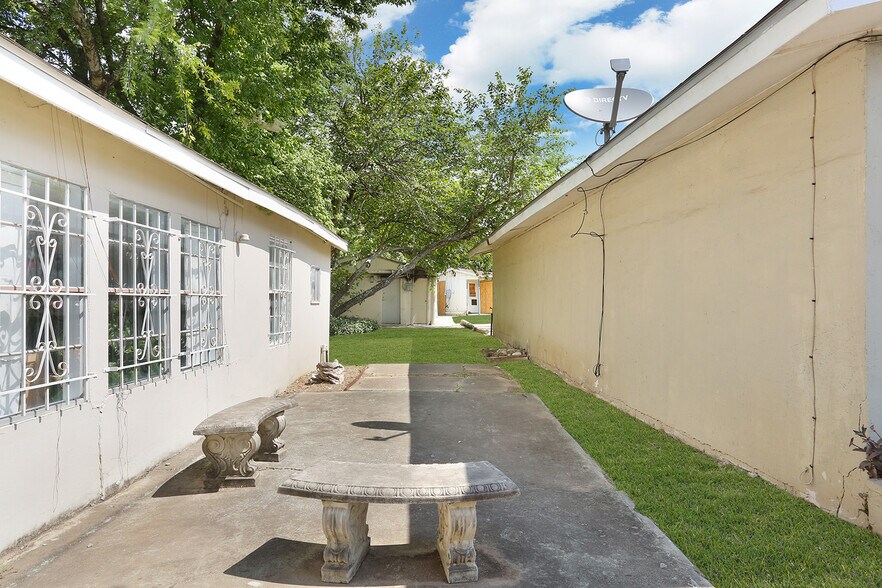 5767 Randolph Blvd, San Antonio, TX à vendre - Photo de l’immeuble – Image 2 sur 32