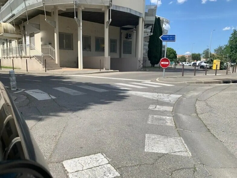 Bureau dans Châteaurenard à vendre - Photo de l’immeuble – Image 1 sur 7