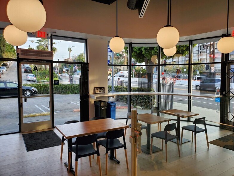 2501 W Sunset Blvd, Los Angeles, CA à louer - Photo de l’immeuble – Image 1 sur 9