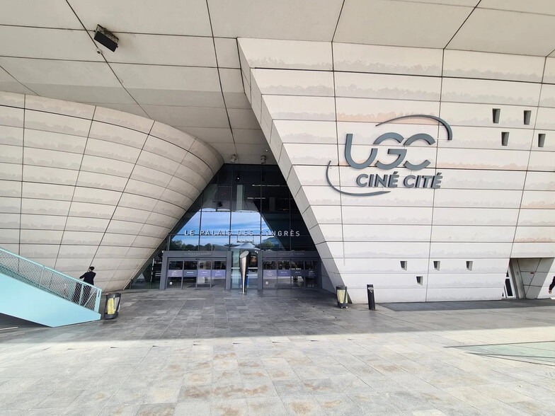 Local commercial dans Paris à louer - Photo de l’immeuble – Image 2 sur 2