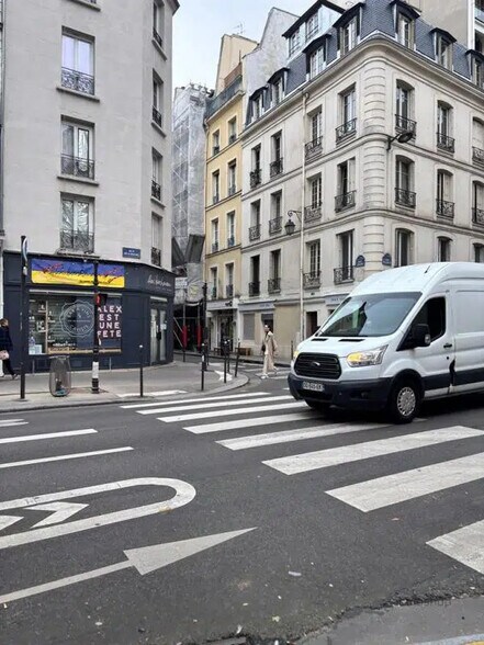 Local commercial dans Paris à louer - Photo de l’immeuble – Image 2 sur 2
