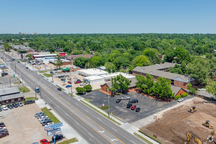 4835 S Peoria Ave, Tulsa, OK à louer - Photo de l’immeuble – Image 2 sur 6