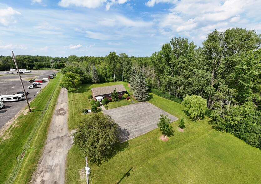 228 Tom Miller Rd, Plattsburgh, NY à vendre - Photo de l’immeuble – Image 2 sur 32