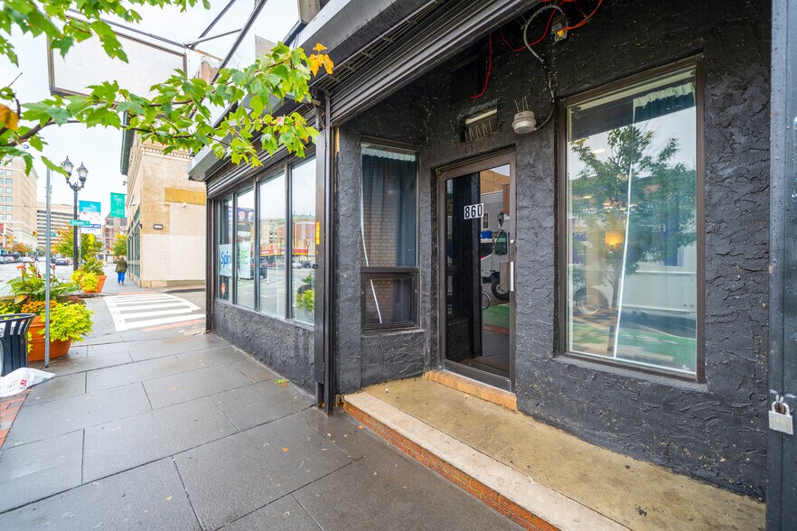 860 Bergen Ave, Jersey City, NJ à louer - Photo de l’immeuble – Image 3 sur 10