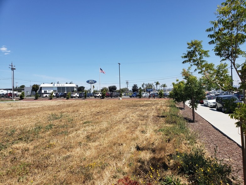 580 Auto Center Dr, Watsonville, CA à louer - Photo de l’immeuble – Image 3 sur 7