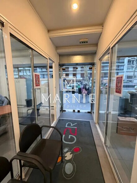 Local commercial dans Paris à louer - Hall d’entrée – Image 2 sur 5