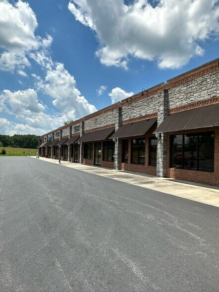 4299 Peavine Rd, Crossville, TN à louer - Photo de l’immeuble – Image 3 sur 7