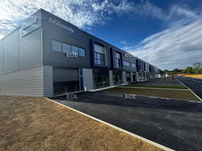 Plus de détails pour Local d'activités à louer