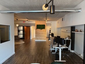 1230 W Morehead St, Charlotte, NC à louer Photo de l’immeuble– Image 2 sur 7