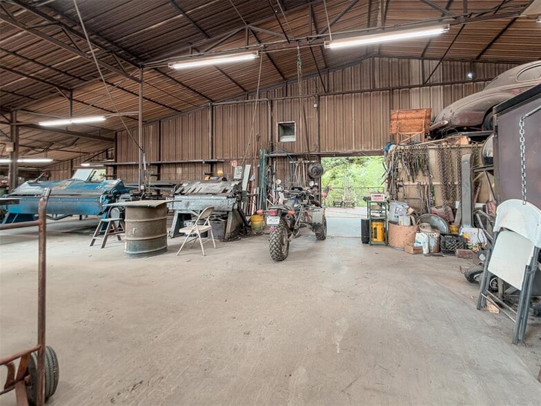 27113 County Road 1442, Cement, OK à vendre - Photo intérieure – Image 3 sur 3
