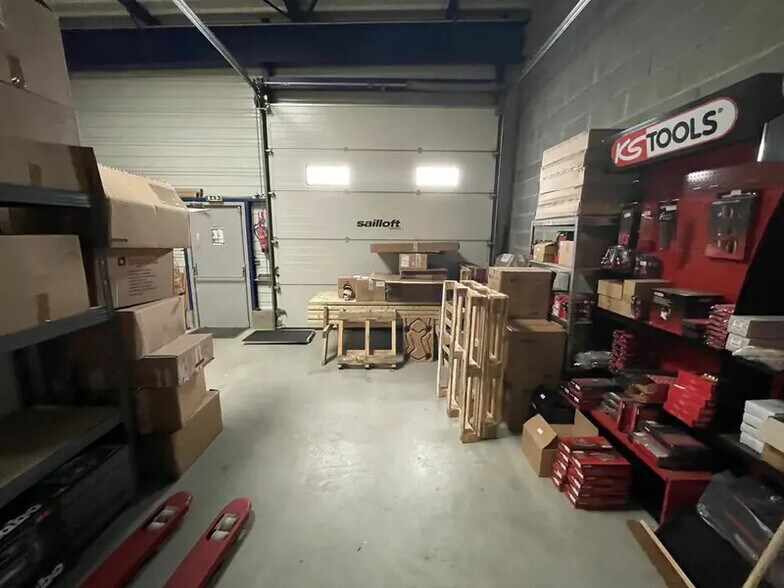 Industriel/Logistique dans Casson à louer - Photo intérieure – Image 3 sur 7