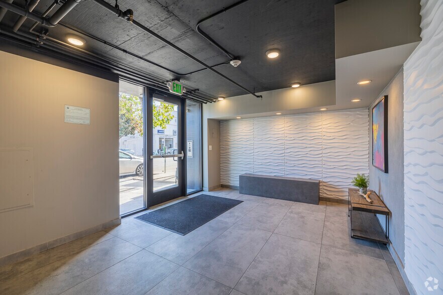 1532 Howard St, San Francisco, CA à vendre - Hall d’entrée – Image 2 sur 15