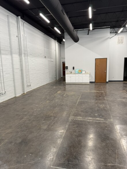 608 E Hickory St, Denton, TX à louer - Photo de l’immeuble – Image 2 sur 9