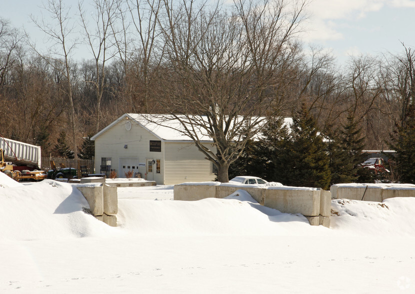 6350 Whitmore Lake Rd, Whitmore Lake, MI à vendre - Photo de l’immeuble – Image 1 sur 2