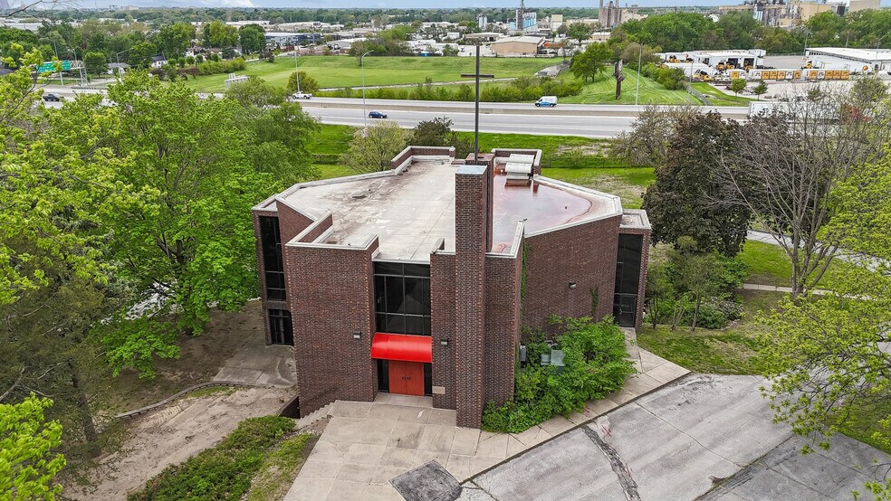 3120 E 24th St, Des Moines, IA à vendre - Photo principale – Image 1 sur 10
