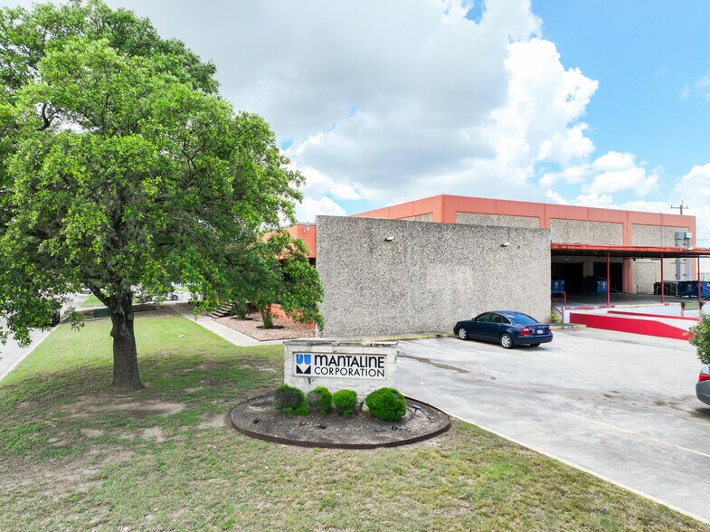 4267 Dividend Rd, San Antonio, TX à vendre - Photo de l’immeuble – Image 2 sur 15