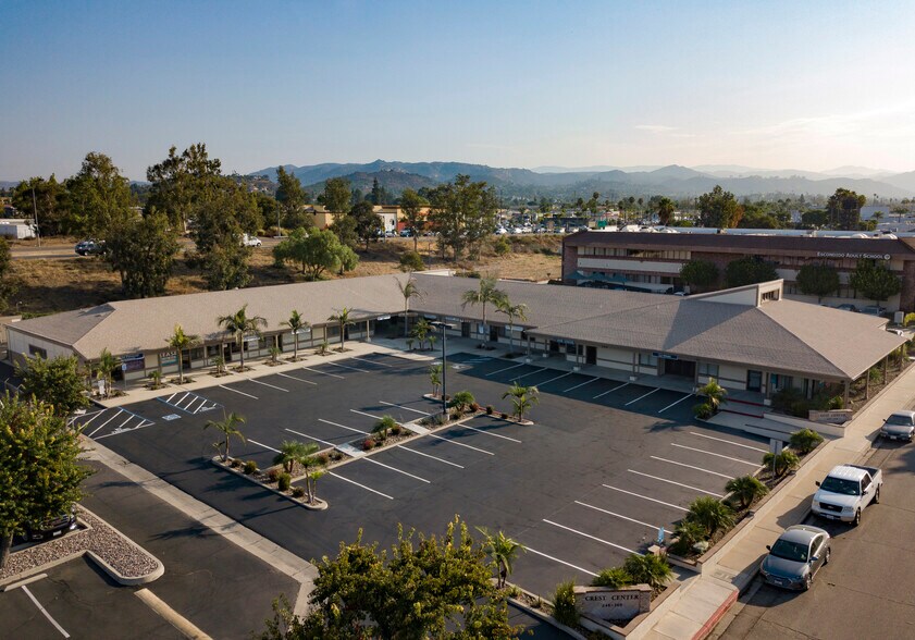 240-260 W Crest St, Escondido, CA à louer - Aérien – Image 1 sur 7