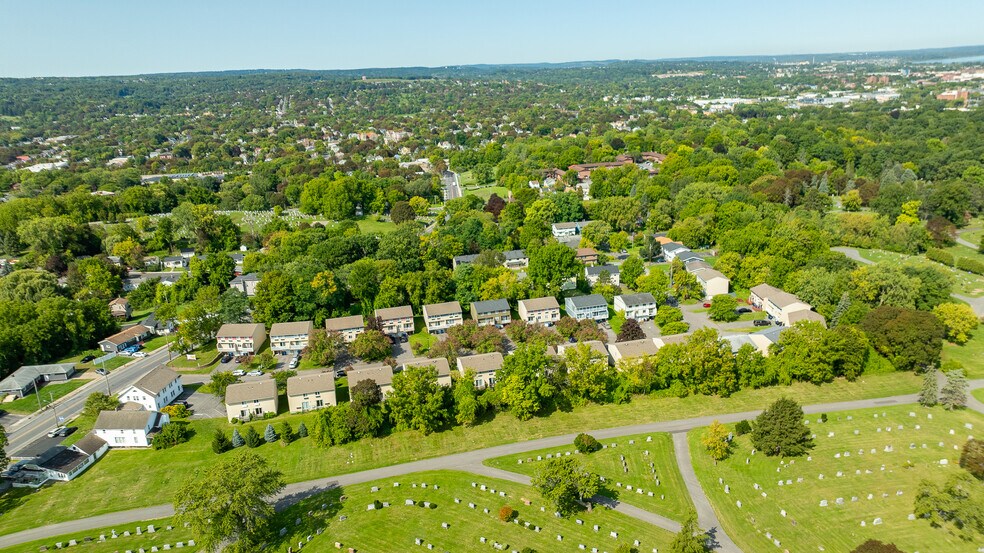 205-274 Robert Dr, Syracuse, NY à vendre - Photo de l’immeuble – Image 2 sur 26