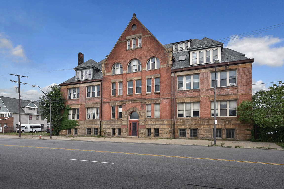 4403 St Clair Ave, Cleveland, OH à louer Photo principale– Image 1 sur 79