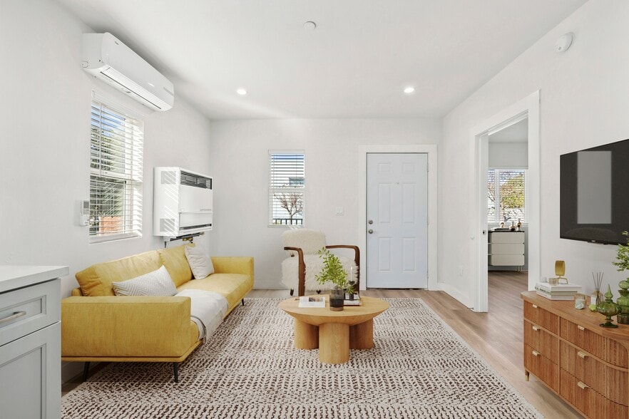 1038 E 53rd St, Los Angeles, CA à vendre - Photo intérieure – Image 2 sur 15