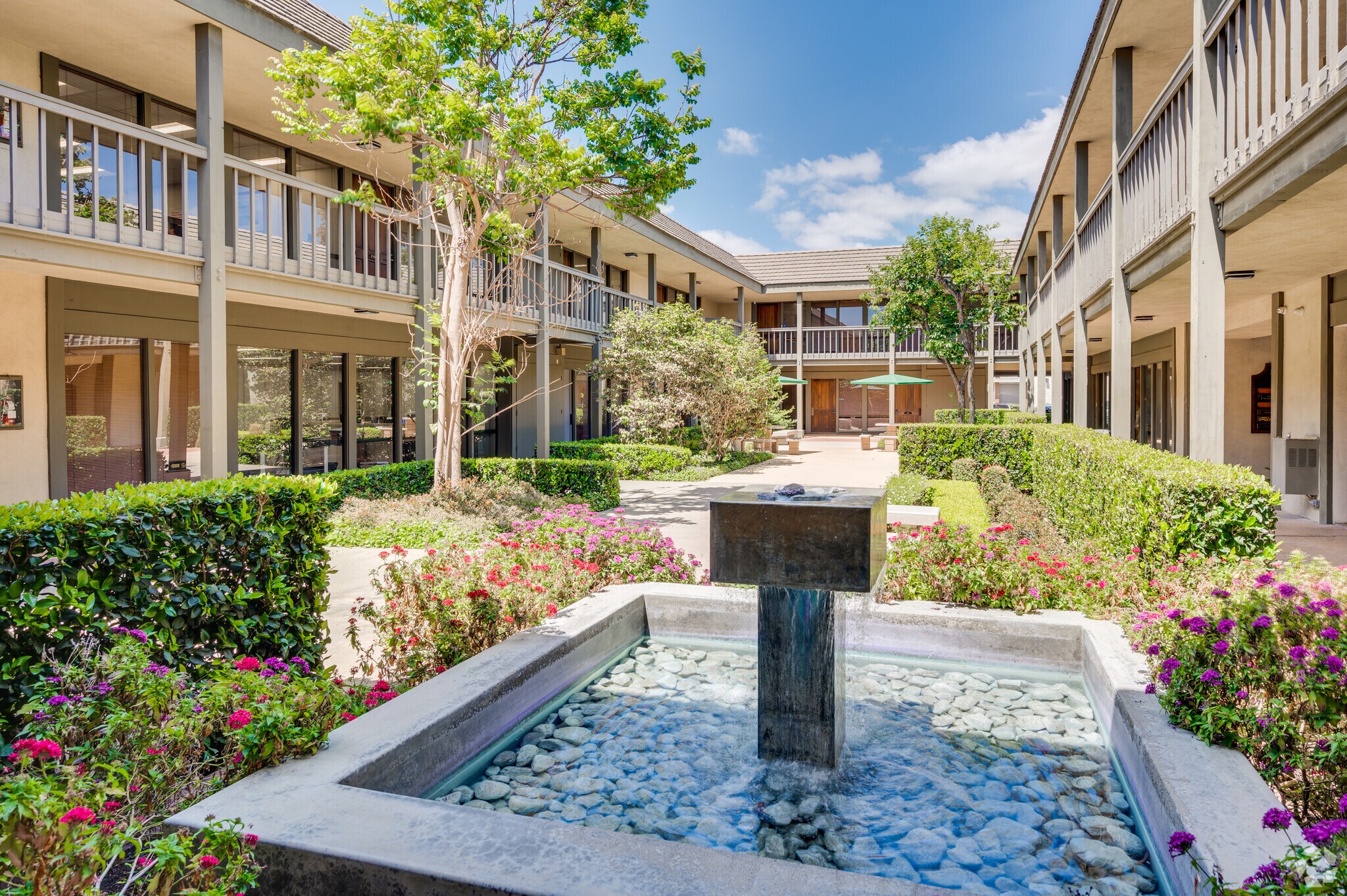 17671 Irvine Blvd, Tustin, CA à louer Photo principale– Image 1 sur 28