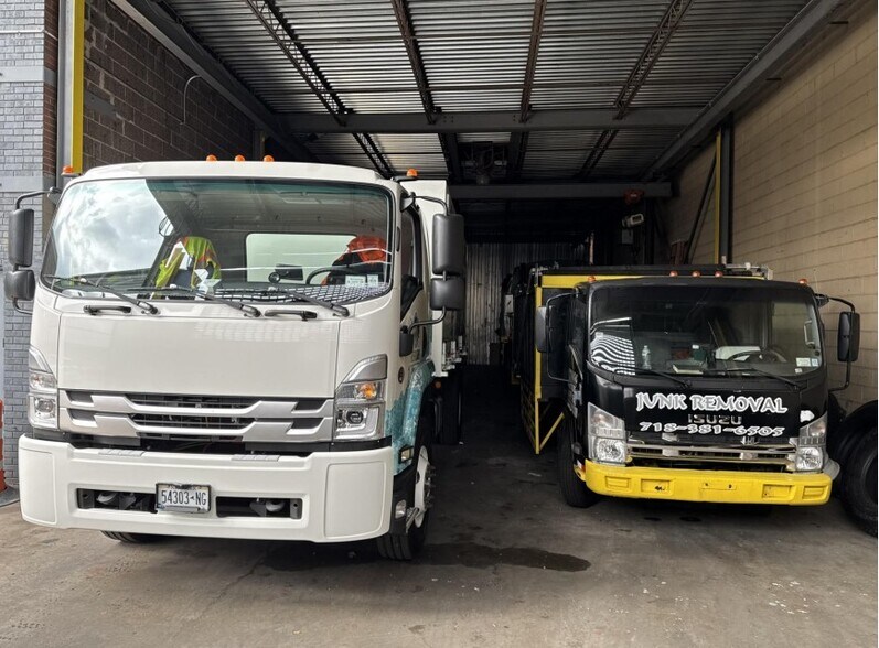 1623 Cody Ave, Ridgewood, NY à vendre - Photo de l’immeuble – Image 3 sur 4