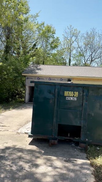 300 Guthrie St, Graham, NC à vendre - Vidéo sur l’annonce professionnelle – Image 3 sur 3