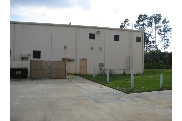 2340 SW Poma Dr, Palm City, FL à vendre - Photo de l’immeuble – Image 2 sur 23