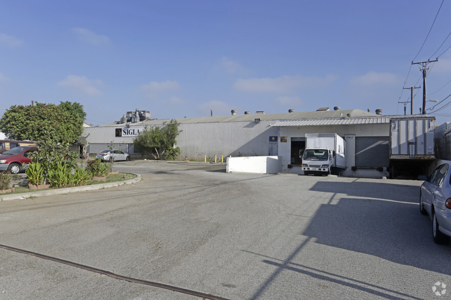 711 E Rosecrans Ave, Los Angeles, CA à louer - Photo principale – Image 1 sur 14